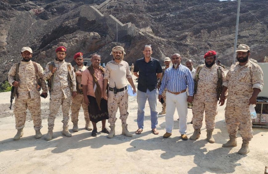 مدير مياه عدن يشيد بدور قوات العمالقة في تأمين منطقة البرزخ