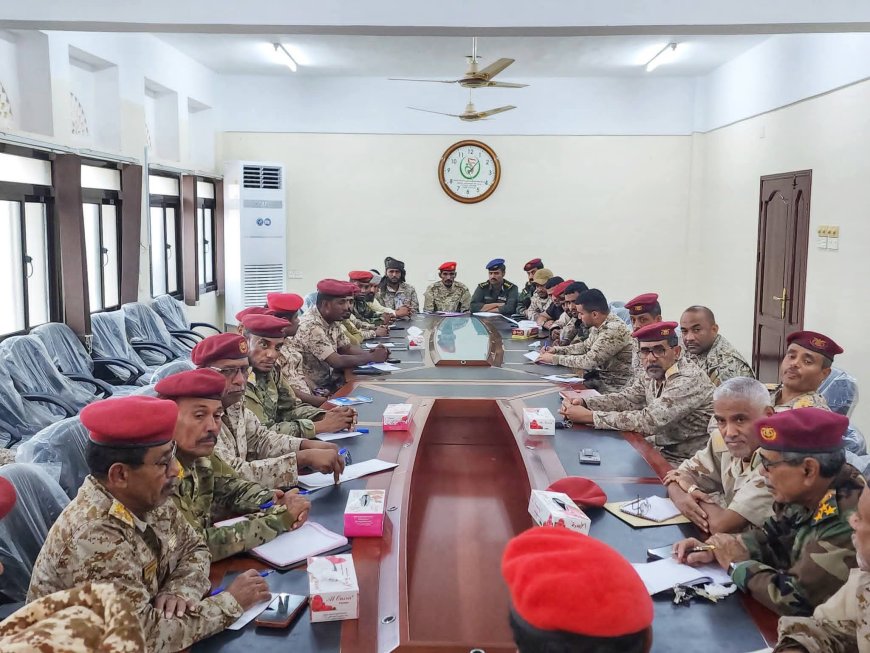 حضرموت..اجتماع استثنائي مشترك بين قيادة المنطقة العسكرية الثانية وقوات درع الوطن بالمكلا لتنسيق الجهود العسكرية والعملياتية