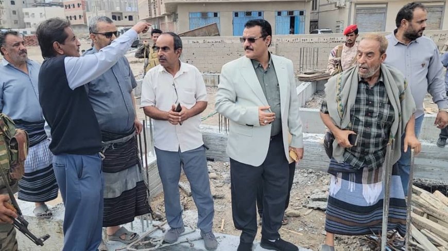 مدير عام المنصورة يدشن مشروع إنشاء مدرسة في بلوك ( 12 )