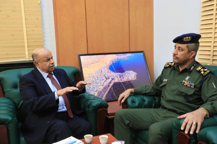 محافظ حضرموت يبحث مع مدير عام الأمن والشرطة بساحل حضرموت جهود تعزيز الأمن والاستقرار بالمحافظة