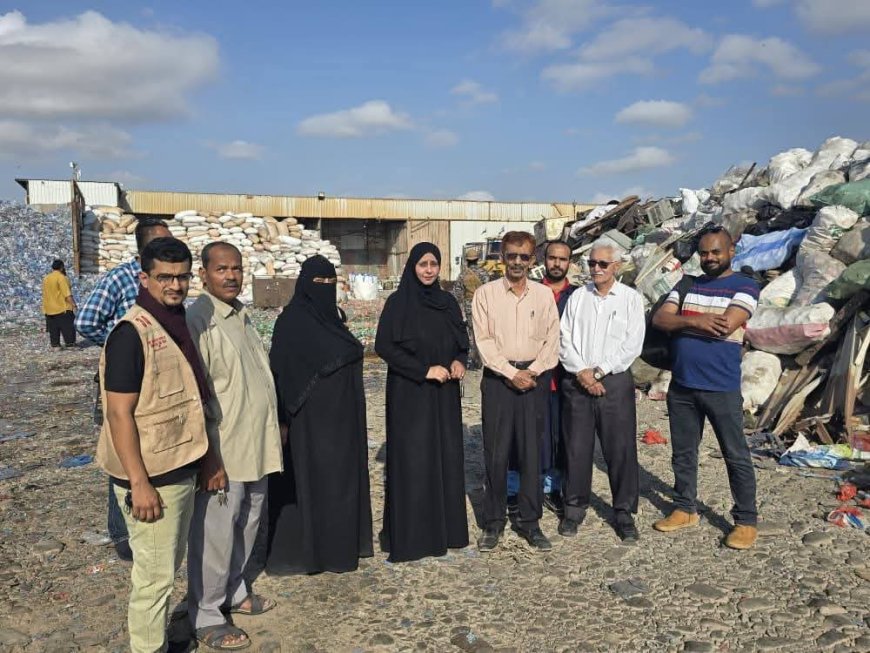 نيابة الصناعة والتجارة بعدن تُتلف 2700 كرتون مشروبات غازية تالفة لمخالفتها معايير الجودة