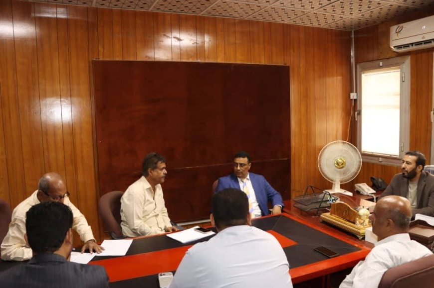 وكيل وزارة النفط بن حيدرة يتفقد هيئة استكشاف وإنتاج النفط ويشرف على مراسم الاستلام والتسليم لرئيسها الجديد