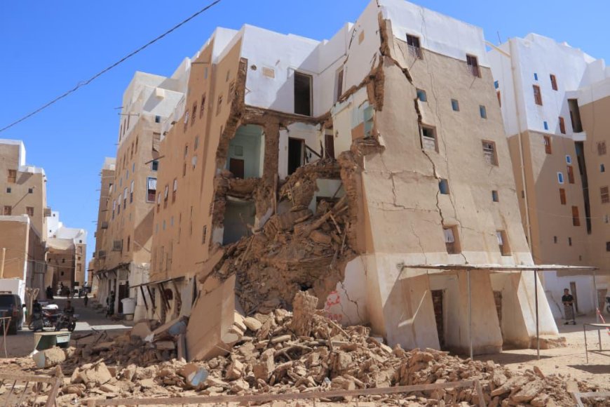 محافظ حضرموت يطلع على حادث انهيار منزل بمديرية شبام ويشيد بالإجراءات الاستباقية