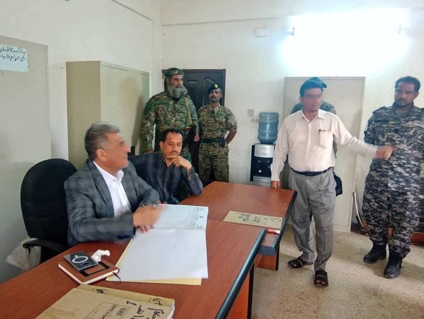 رئيس محكمة استئناف عدن يتفقد سير العمل القضائي بمحكمة الشيخ عثمان الابتدائية