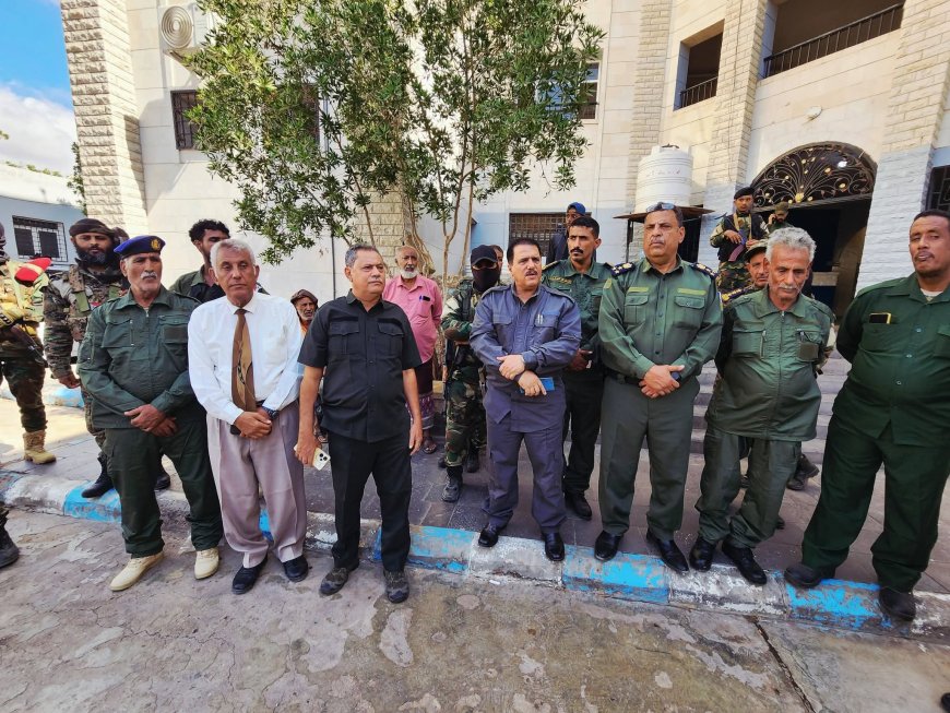 نائب مدير أمن العاصمة عدن يتفقد الجاهزية والانضباط الأمني بعدد من أقسام الشرطة.