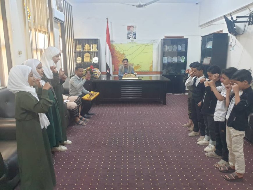 نائب وزير التربية يلتقي الطلبة الملتحقين ببرنامج تدريب الحساب الذهني بمأرب