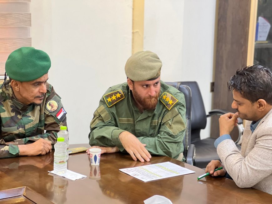 مدير عام الشيخ عثمان ورئيس اللجنة الأمنية يطّلع على التقرير الإحصائي السنوي لإدارة الشؤون القانونية بالحزام الأمني