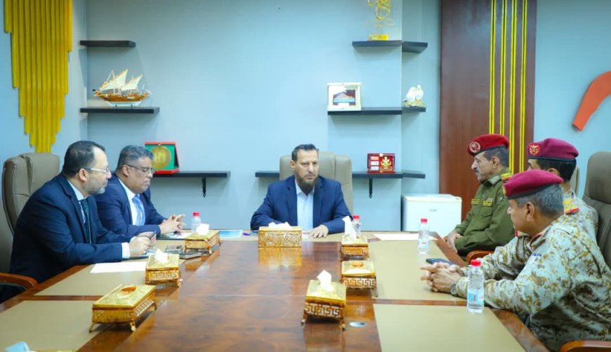 تنفيذا لأوامر التحالف العربي .. محافظ عدن يعطي توجيهاته بخصوص المعسكرات في عدن.