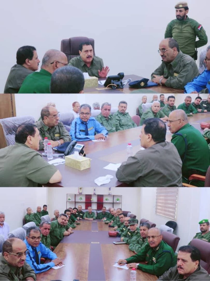 مدير أمن العاصمة عدن يترأس اجتماعاً أمنياً موسعاً بمدراء مراكز الشرطة.