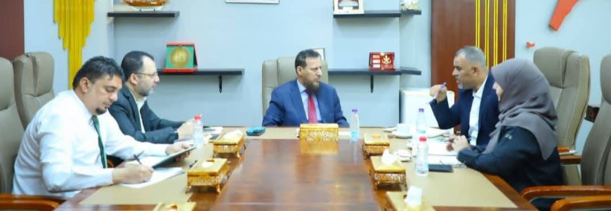 محافظ عدن يؤكد استمرار دعم المعلمين ووضع التعليم على رأس أولويات السلطة المحلية