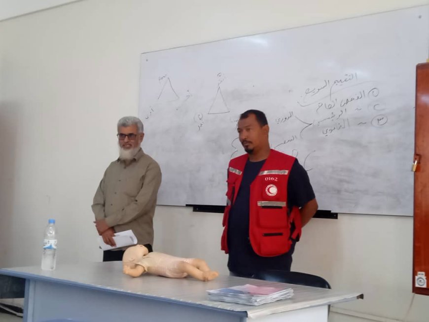 بالتعاون مع الهلال الأحمر اليمني.. كلية الصيدلة بجامعة عدن تدشن دورة للإسعافات الأولية 