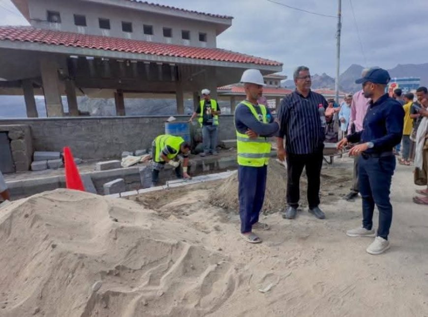 بن جرادي يتفقد مشروع إعادة تأهيل طريق قلعة صيرة بعدن 