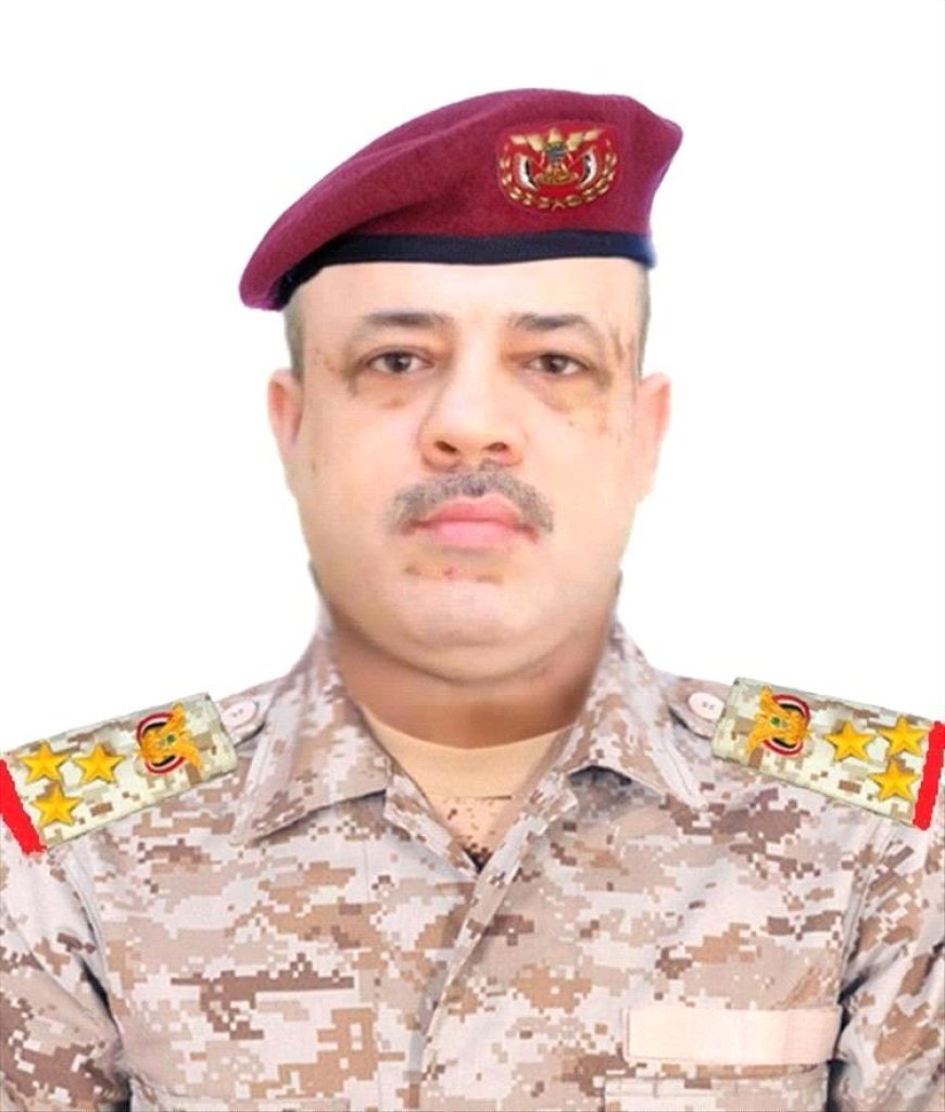 قائد اللواء 39 مدرع يعزي مدير أمن أبين بوفاة شقيقه 