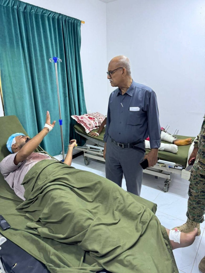 رئيس نيابة استئناف حضرموت يتفقد مصابي أحداث السجن المركزي بالمكلا