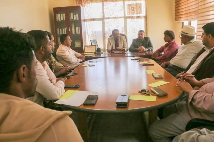 سقطرى : وكيل وزارة الزراعة ووكيل محافظ سقطرى يترأسان لقاءً لتنظيم توريد المنتجات الزراعية والحيوانية وتطبيق قوانين الحجر في المحافظة