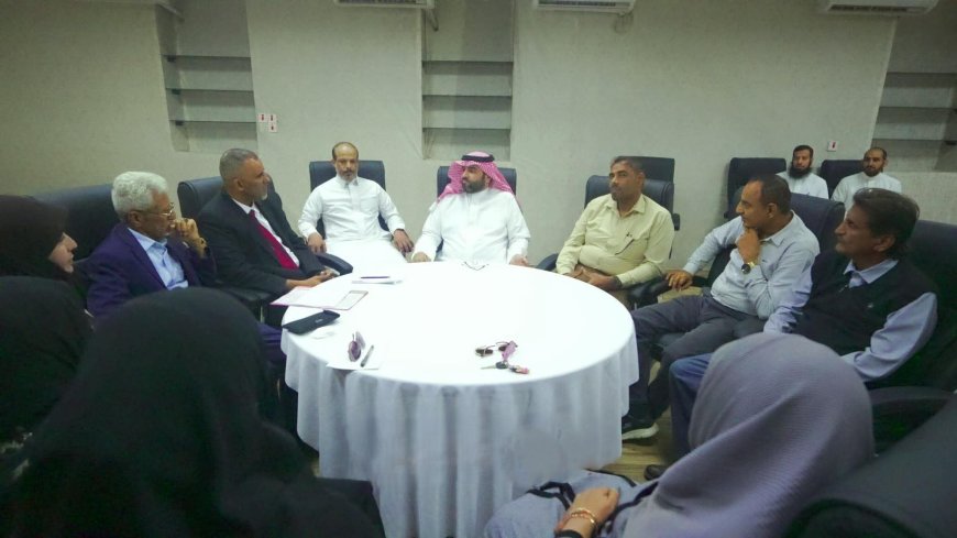 بتنسيق مع السلطة المحلية بعدن..  اللواء الشهراني يلتقي قادة التعليم لبحث أزمة المعلمين