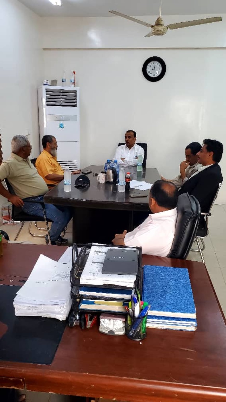 نائب المدير التنفيذي لشركة النفط اليمنية يزور منشآة البريقة ويطلع على سير العمل والمشاريع التطويرية