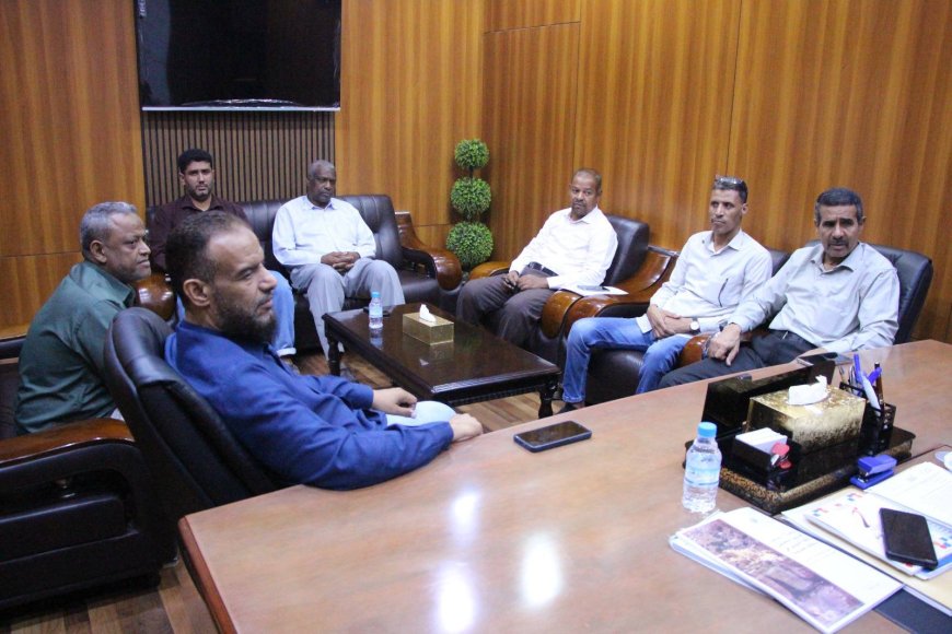 مكتب تربية حضرموت الساحل يناقش الخطوات النهائية لإقامة المخيم الطبي الأول للتربويين