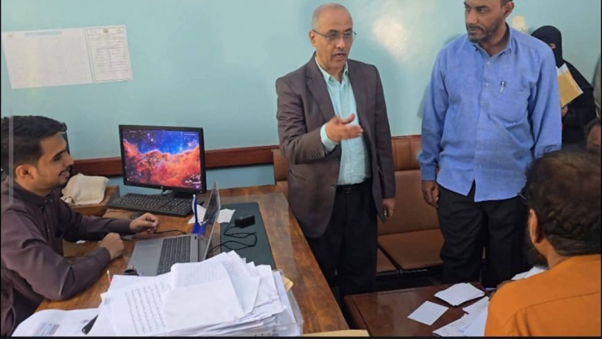 القاضي الهدار يدشّن عملية التبصيم لاستكمال وتحديث بيانات منتسبي السلطة القضائية بحضرموت