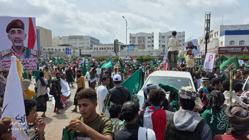 بالفيديو والصور.. (ساحة العروض) تكتظ بحشود الصبيحة تضامناً مع القائد حمدي شكري.