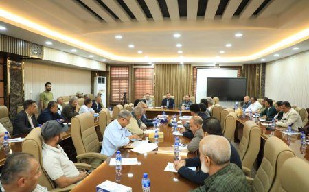 محافظ عدن يرأس اجتماعًا للمكتب التنفيذي ويؤكد على رفع وتيرة الأداء في مختلف القطاعات