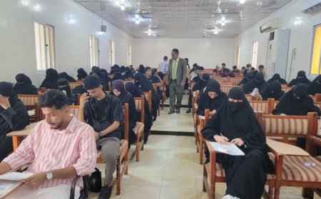 وسط أجواء من الانضباط والتنظيم.. كلية اللغات والترجمة بجامعة عدن تدشن امتحانات الدور الثاني 