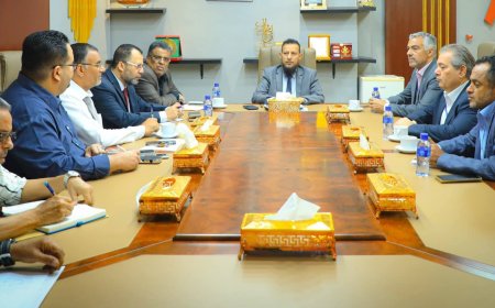 محافظ عدن يبحث مع كبير مستشاري الأمن والسلامة بالأمم المتحدة تعزيز التنسيق الإنساني ويؤكد أهمية نقل مقار المنظمات إلى عدن