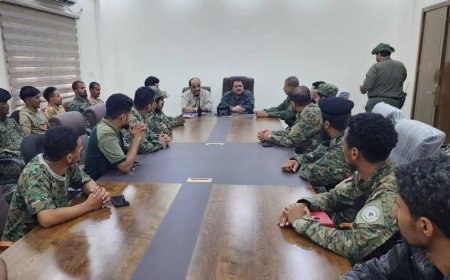 نائب مدير أمن عدن يلتقي مشرفي كاميرات المراقبة ويشدد على الجاهزية الفنية.