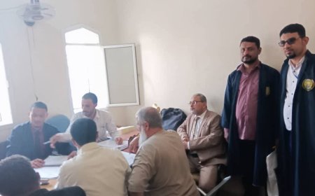 عميد المعهد العالي للقضاء يتفقد الطلبة المتدربين في محكمة الحوطة الابتدائية بمحافظة لحج