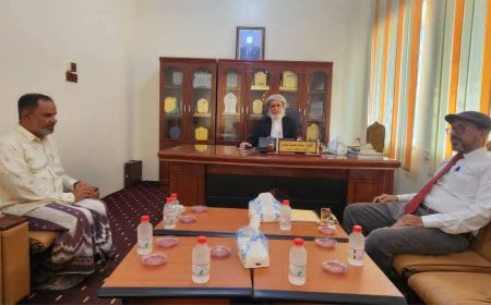 المهرة..الوكيل بن عليان يلتقي نائب رئيس جامعة المهرة لشؤون الطلاب