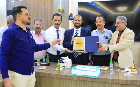 وزارة الزراعة والاسماك تكرم مدير الموارد البشرية بمناسبة انتهاء فترة عمله