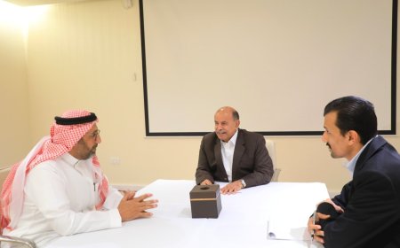 عضو مجلس القيادة ومحافظ حضرموت يطلع على تدخلات وجهود مركز الملك سلمان للاغاثة والاعمال الإنسانية بحضرموت