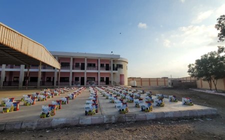 مبادرة الإعلامي العبيدي تواصل توزيع السلل الغذائية للمحتاجين في عدن