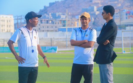 رئيس إتحاد الإعلام الرياضي يطلع على جاهزية فريق نادي سمعون الشحر للناشئين لخوض نهائي كأس حضرموت للأندية*
