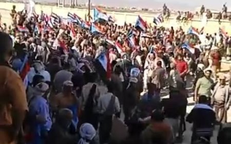 عاجل.. خروج تظاهرة في عتق دعمًا للمجلس الانتقالي الجنوبي رغم محاولات أمنية لمنعها