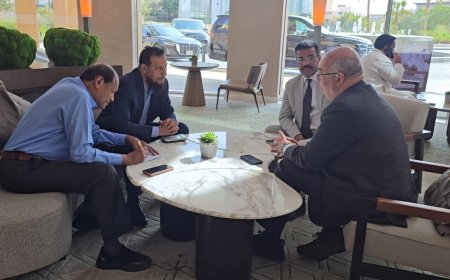 محافظ عدن يبحث مع الممثل الإقليمي لليونسكو آفاق التعاون والشراكة لدعم قطاعي التعليم والثقافة