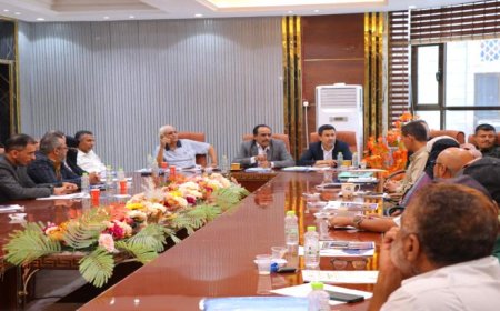 تنفيذية خور مكسر تناقش تقريري المالية والإعلام وتؤكد تعزيز الأداء المؤسسي