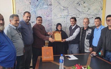 مدير عام المنصورة يكرم "مديرة" و"إدارة" ثانوية الفقيد أحمد حامد خليفة