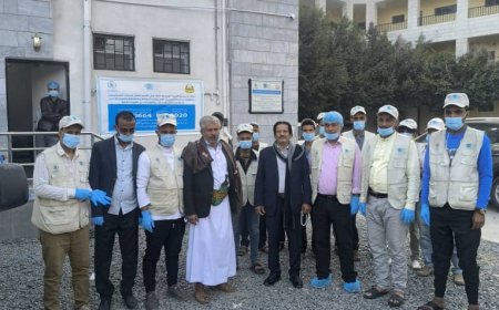 مدير التغذية المدرسية بوزارة التربية قحطان يتفقد المطابخ المدرسية الصحية بتعز