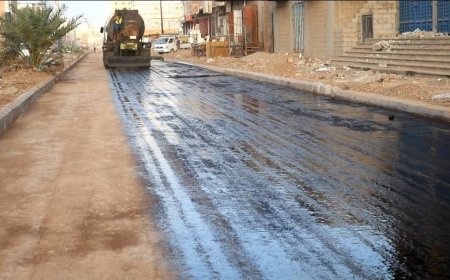 انطلاق رش مادة (MC) تمهيداً لسفلتة طريق التقنية – إنماء بالمنصورة لإنهاء معاناة المواطنين