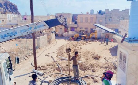 بتوجيهات محافظ حضرموت.. مؤسسة كهرباء ساحل حضرموت تواصل تحسين شبكة التيار الكهربائي بمدينة بروم