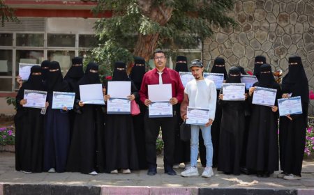 تقديرًا لجهودهم في تطوير المكتبة.. كلية التربية عدن تكريم عدد من الطلاب 