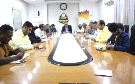 اللجنة الفرعية للاختبارات بمكتب تربية حضرموت الساحل تعقد اجتماعها الدوري لمناقشة الإعداد والتحضير لاختبارات شهادة الثانوية للعام الحالي