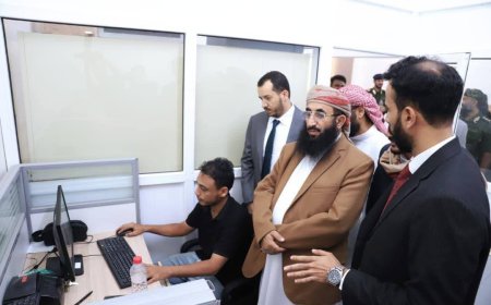 وزير الأوقاف والإرشاد يتفقد سير العمل في قطاعات الوزارة بالعاصمة المؤقتة عدن 