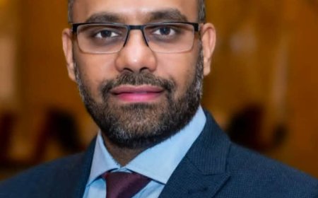 وزير الاتصالات يعقد أول لقاء تشاوريًا مع قيادة الوزارة ويؤكد على العمل بروح الفريق