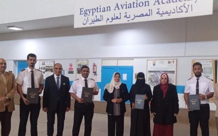 مراقبون جويّون وموظفون بهيئة الطيران المدني يختتمون دورة "خطة طوارئ المطار" بالقاهرة 