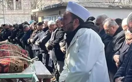 بالفيديو .. قصة الإمام الذي أنهار مغشياً عليه أثناء تأدية صلاة الجنازة.