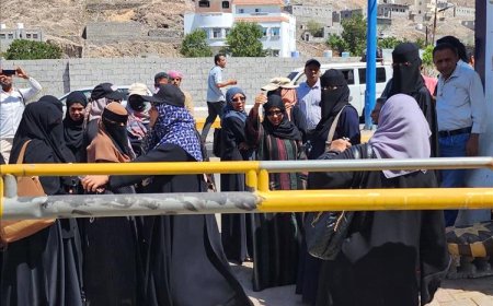 قوات عسكرية تغلق مبنى الأمانة العامة للانتقالي في عدن