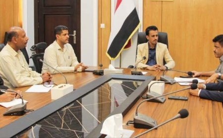 وكيل حضرموت الجيلاني يشهد توقيع اتفاقية تنفيذ مشروع شبكة المياه بمنطقة فوة بالمكلا