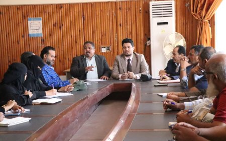 مدير عام البريقة يناقش مع فريق النزول الميداني المكلف من محافظ عدن آلية تنفيذ مشروع المسح الأولي للكفاءات